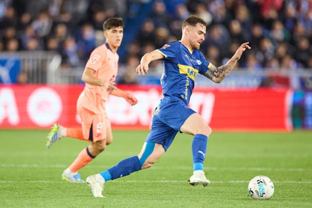 May 13, 2026, Vitoria, Alava, SPAIN: Toni Martinez of Deportivo Alaves competes for the ball with Pau Cubarsi of FC Barcelona, Barca during the LaLiga EA Sports match between Deportivo Alaves and FC Barcelona at Mendizorrotza on May 13, 2026, in Vitoria, Spain. Vitoria SPAIN - ZUMAa181 20260513_zaa_a181_275 Copyright: xRicardoxLarreinax