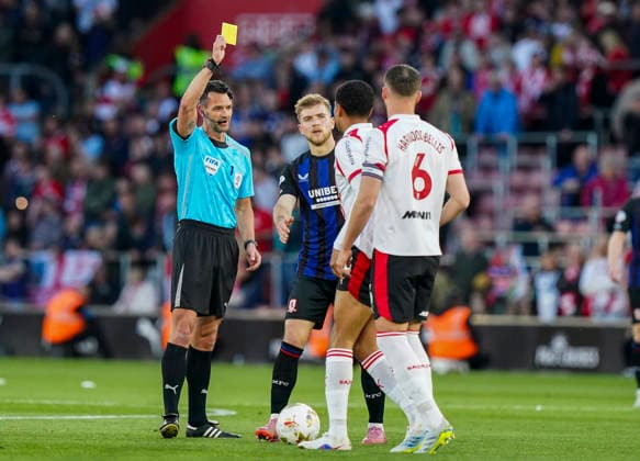 Southampton v Middlesbrough, Sky Bet Championship Referee Andy Madley shows a yellow card to Middlesbrough midfielder Riley McGree (8) during the Southampton v Middlesbrough EFL Sky Bet Championship Play-Off Semi-Final 2nd Leg match at St Mary s Stadium, Southampton, England on 12 May 2026 Credit: Robbie Hoad Every Second Media Editorial use only. All images are copyright Every Second Media Limited. No images may be reproduced without prior permission. All rights reserved. Premier League and Football League images are subject to licensing agreements with Football DataCo Limited. see https: www.football-dataco.com Copyright: xIMAGO EveryxSecondxMediax ESM-1990-0059 RobbiexHoadx xEveryxSecondxMediax