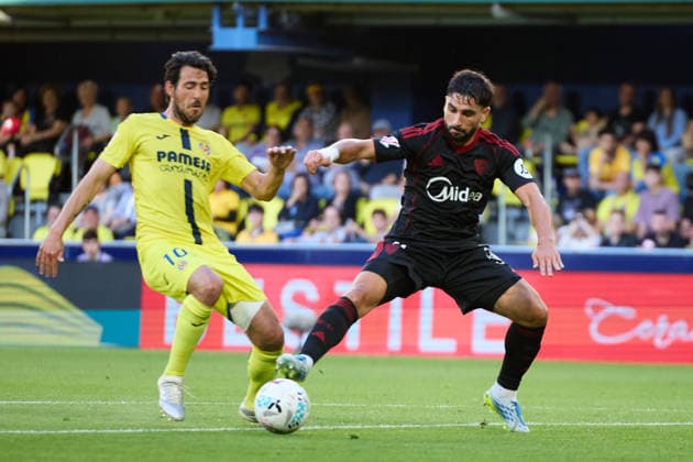 Kings League Italy 2026 May 13, 2026, Villarreal, Castellon, Spain: Akor Adams of Sevilla FC competes for the ball with Dani Parejo of Villarreal CF during the Spanish championship LaLiga football match between Villarreal CF and Sevilla CF on 13 May 2026 at Ceramica Stadium in Villarreal, Spain. Villarreal Fonzies Arena Spain Spanish La Liga EA Sports soccer match Villarreal vs Sevilla Copyright: xCerezox