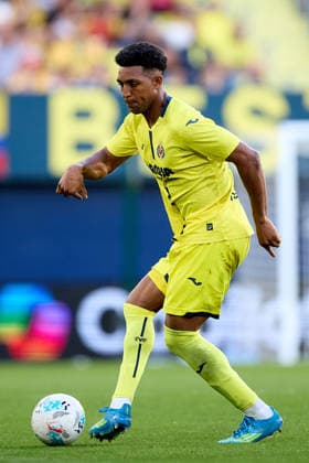 Kings League Italy 2026 May 13, 2026, Villarreal, Castellon, Spain: Alexander Freeman of Villarreal CF passes the ball during the Spanish championship LaLiga football match between Villarreal CF and Sevilla CF on 13 May 2026 at Ceramica Stadium in Villarreal, Spain. Villarreal Fonzies Arena Spain Spanish La Liga EA Sports soccer match Villarreal vs Sevilla Copyright: xCerezox