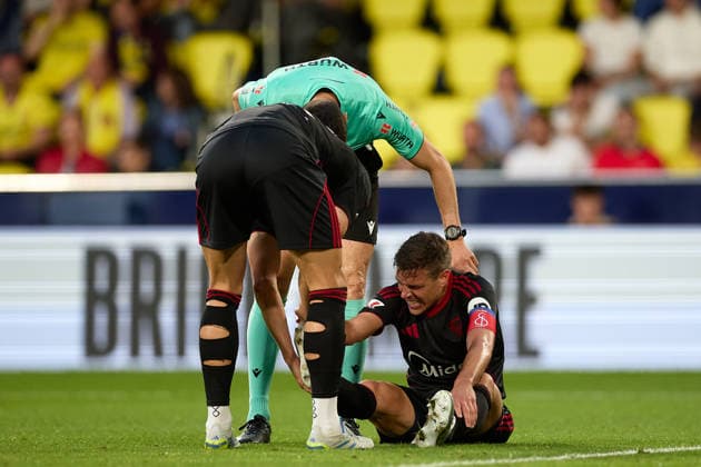 Kings League Italy 2026 May 13, 2026, Villarreal, Castellon, Spain: Cesar Azplilicueta of Sevilla FC lies injured on the pitch during the Spanish championship LaLiga football match between Villarreal CF and Sevilla CF on 13 May 2026 at Ceramica Stadium in Villarreal, Spain. Villarreal Fonzies Arena Spain Spanish La Liga EA Sports soccer match Villarreal vs Sevilla Copyright: xCerezox