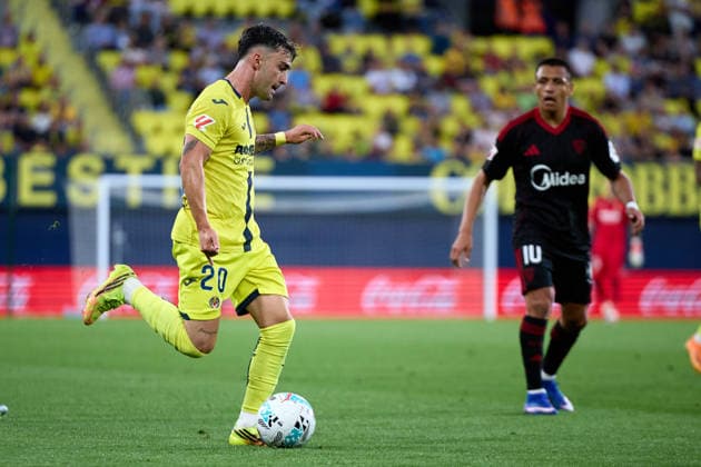 Kings League Italy 2026 May 13, 2026, Villarreal, Castellon, Spain: Alberto Moleiro of Villarreal CF passes the ball during the Spanish championship LaLiga football match between Villarreal CF and Sevilla CF on 13 May 2026 at Ceramica Stadium in Villarreal, Spain. Villarreal Fonzies Arena Spain Spanish La Liga EA Sports soccer match Villarreal vs Sevilla Copyright: xCerezox