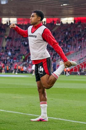 Southampton v Middlesbrough, Sky Bet Championship Southampton defender Shea Charles (24) during the Southampton v Middlesbrough EFL Sky Bet Championship Play-Off Semi-Final 2nd Leg match at St Mary s Stadium, Southampton, England on 12 May 2026 Credit: Robbie Hoad Every Second Media Editorial use only. All images are copyright Every Second Media Limited. No images may be reproduced without prior permission. All rights reserved. Premier League and Football League images are subject to licensing agreements with Football DataCo Limited. see https: www.football-dataco.com Copyright: xIMAGO EveryxSecondxMediax ESM-1990-0069 RobbiexHoadx xEveryxSecondxMediax