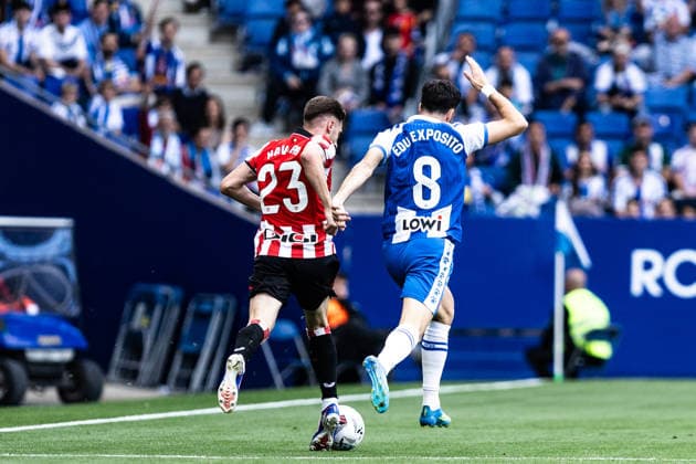 May 13, 2026, Barcelona, Barcelona, Spain: BARCELONA, SPAIN - MAY 13: Edu Exposito of RCD Espanyol challenges Robert Navarro of Athletic Club for the ball during the LaLiga EA Sports match between RCD Espanyol and Athletic Club at RCDE Stadium on May 13, 2026 in Barcelona, Spain. Soccer 2026: RCD Espanyol V Athletic Club - LaLiga EA Sports  - ZUMAs316 20260513_znp_s316_009 Copyright: xMartixSeguraxRamonedax