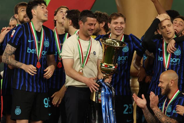 May 13, 2026, Rome, Lazio, Italy: Inter players lift the trophy after win Coppa Italia Final, between SS Lazio - Inter FC at Stadio Olimpico on May 13, 2026 in Rome , Italy. Rome Italy - ZUMAl131 20260513_zsp_l131_024 Copyright: xCiroxDexLucax