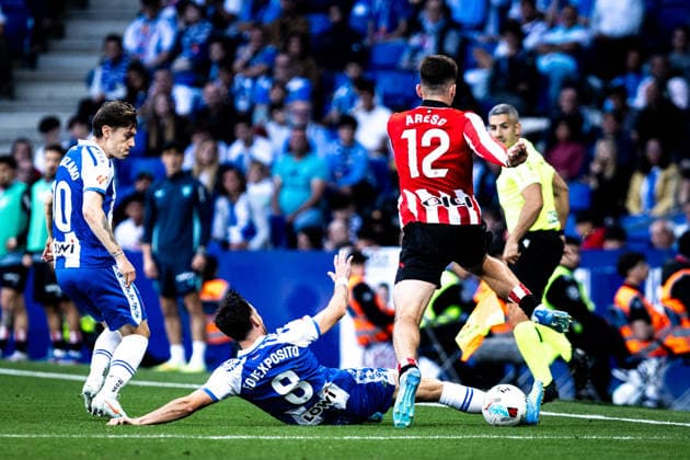 May 13, 2026, Barcelona, Barcelona, Spain: BARCELONA, SPAIN - MAY 13, Edu Exposito of RCD Espanyol challenges Jesus Areso of Athletic Club for the ball during the LaLiga EA Sports match between RCD Espanyol and Athletic Club at RCDE Stadium on May 13, 2026 in Barcelona, Spain. Soccer 2026: RCD Espanyol V Athletic Club - LaLiga EA Sports  - ZUMAs316 20260513_znp_s316_041 Copyright: xMartixSeguraxRamonedax