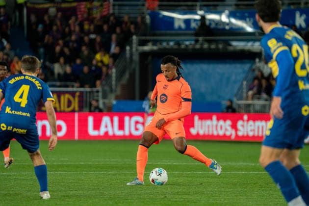 Jules Koundé (N23) in action during the La Liga EA Sports match between Alaves and Barcelona at Estadio Mendizorroza on May 13th 2026, in Vitoria Gasteiz, Spain Copyright: xAndresxLopezxSheridanxx xSPPx Sportspressphoto_SPR145972