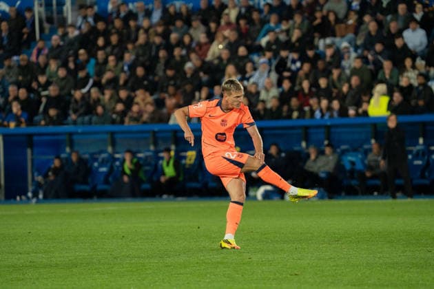 Dani Olmo (N20) shoots during the La Liga EA Sports match between Alaves and Barcelona at Estadio Mendizorroza on May 13th 2026, in Vitoria Gasteiz, Spain Copyright: xAndresxLopezxSheridanxx xSPPx Sportspressphoto_SPR145992