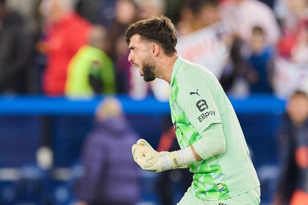 May 13, 2026, Vitoria, Alava, SPAIN: Antonio Sivera of Deportivo Alaves reacts during the LaLiga EA Sports match between Deportivo Alaves and FC Barcelona, Barca at Mendizorrotza on May 13, 2026, in Vitoria, Spain. Vitoria SPAIN - ZUMAa181 20260513_zaa_a181_350 Copyright: xRicardoxLarreinax