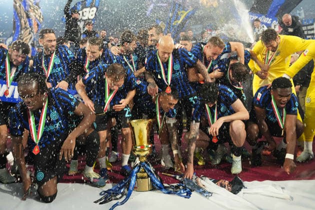 Inter celebrates with trophy during the Frecciarossa Italian Cup 2025 2026 final soccer match between Lazio and Inter Milan at the Stadio Olimpico in Rome, Italy - May 13, 2026 - Soccer  Copyright: xAlfredoxFalcone LaPressex