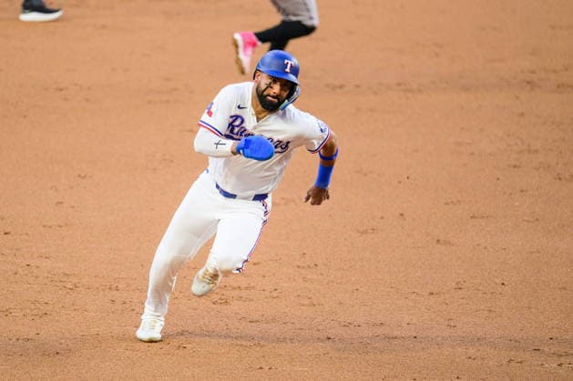 May 12, 2026, Arlington, Texas, USA: Texas Rangers left fielder EZEQUIEL DURAN (20) runs towards third base during the game between the Texas Rangers and the Arizona Diamondbacks Texas Rangers Win 7-4  - ZUMAm348 20260512_znp_m348_007 Copyright: xLuisxRevillaxMatax