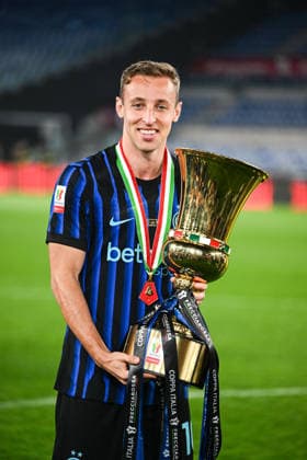 IPA84657376 - Davide Frattesi of Fc Inter celebrate after winning the Coppa Italia Final football match between SS Lazio and Inter FC Internazionale on 13 of May 2026 at Stadio Olimpico stadium in Rome, Italy. Photo Tiziano Ballabio  Copyright: xTizianoxBallabio IPAxSportx xx 84657376