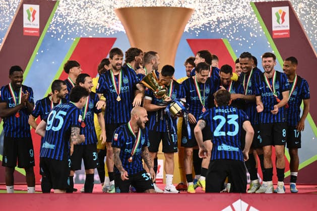 IPA84657461 - F.C. Inter players celebrate the victory of the Final Coppa Italia match between SS Lazio and FC Internazionale at the Olympic Stadium on May 13, 2026 in Rome, Italy.  Copyright: xDomenicoxCippitelli IPAxSportx xx 84657461