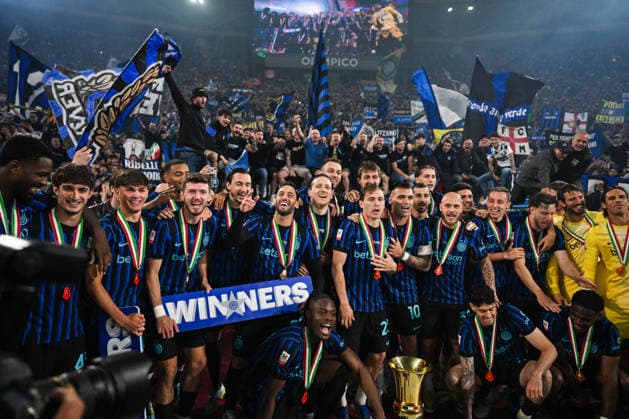 CALCIO - Coppa Italia - Final - SS Lazio vs Inter - FC Internazionale Photo by IPA ABACAPRESS.COM84657489 - Inter FC players and Head Coach Cristian Chivu lift the Italian Cup trophy as they celebrate on the podium after winning the Coppa Italia Final football match between SS Lazio and Inter FC Internazionale on 13 of May 2026 at Stadio Olimpico stadium in Roma, Italy. Photo Tiziano Ballabio Rome Italy  Copyright: xIPAxSport ABACAx