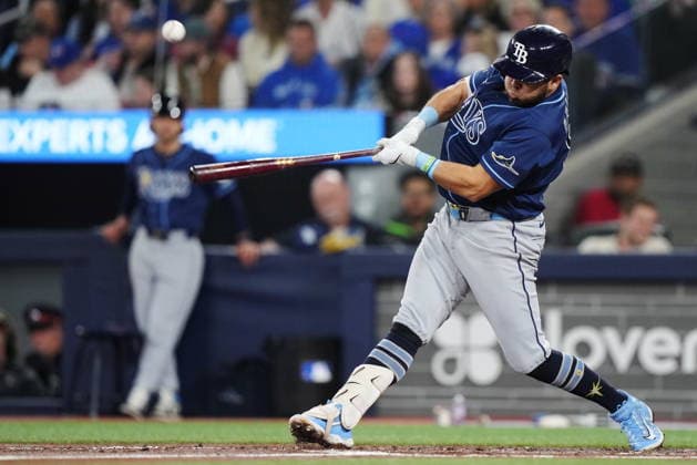 May 13, 2026, Toronto, On, CANADA: Tampa Bay Rays Jonathan Aranda (8) singles against the Toronto Blue Jays during fourth inning MLB, Baseball Herren, USA baseball action in Toronto on Wednesday, May 13, 2026. Canada News - May 13, 2026  - ZUMAc35_ 20260513_zaf_c35_156 Copyright: xNathanxDenettex