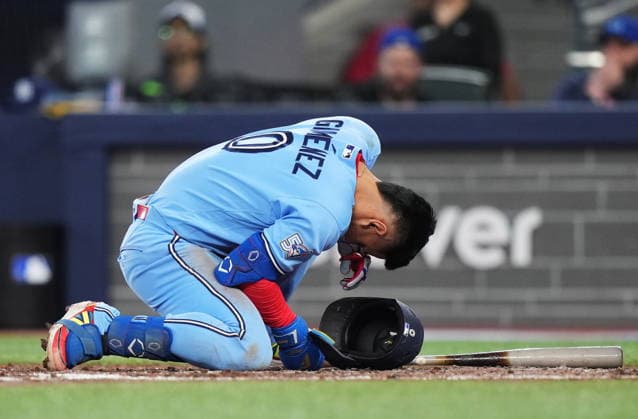 May 13, 2026, Toronto, On, CANADA: Toronto Blue Jays Andres Gimenez (0) reacts after being hit by a pitch against the Tampa Bay Rays during seventh inning MLB, Baseball Herren, USA baseball action in Toronto on Wednesday, May 13, 2026. Canada News - May 13, 2026  - ZUMAc35_ 20260513_zaf_c35_177 Copyright: xNathanxDenettex