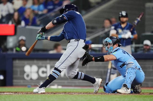 May 13, 2026, Toronto, On, CANADA: Tampa Bay Rays Ben Williamson (left) hits an RBI single in front of Toronto Blue Jays catcher Brandon Valenzuela (59) during 10th inning MLB, Baseball Herren, USA baseball action in Toronto on Wednesday, May 13, 2026. Canada News - May 13, 2026  - ZUMAc35_ 20260513_zaf_c35_181 Copyright: xNathanxDenettex