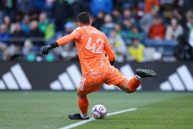 SEATTLE, WA - MAY 13: Goalkeeper Daniel De Sousa Britto 42 of the San Jose Earthquakes kicks the ball during a game between the San Jose Earthquakes and Seattle Sounders on May 13, 2026 at Lumen Field in Seattle, Washington. (Photo by Henry Rodenburg Icon Sportswire) SOCCER: MAY 13 MLS, Fussball Herren, USA Seattle Sounders FC vs San Jose Earthquakes EDITORIAL USE ONLY Icon26051304