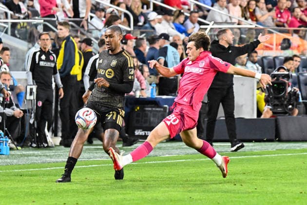 ST. LOUIS, MO - MAY 13: Brendan McSorley (80) of the St. Louis CITY SC tries to knock the ball away from Nkosi Tafari (91) of the Los Angeles Football Club during the MLS, Fussball Herren, USA regular season match where St. Louis CITY SC hosted Los Angeles Football Club on Wednesday May 13th, 2026, at Energizer Park in St. Louis City, MO. (Photo by Rick Ulreich Icon Sportswire) SOCCER: MAY 13 MLS St. Louis CITY SC vs Los Angeles Football Club EDITORIAL USE ONLY Icon26051341