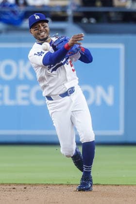 MLB, Baseball Herren, USA - Los Angeles Dodgers vs San Francisco Giants Dodgers shortstop Mookie Betts fields a ball during the second inning of an MLB game between the Los Angeles Dodgers and the San Francisco Giants at Uniqlo Field at Dodger Stadium in Los Angeles, California, USA, 13 May 2026. LOS ANGELES CALIFORNIA United States  Copyright: xCHRISxTORRESx