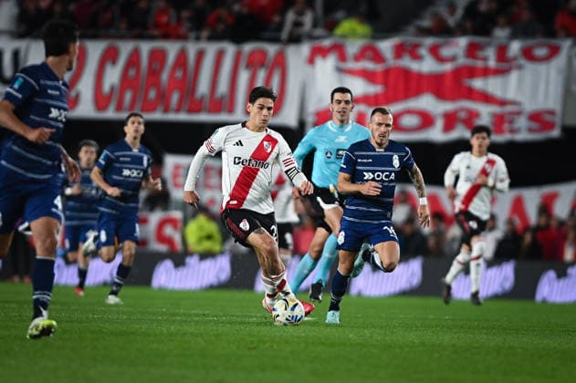 River Plate x Gimnasia La Plata BUENOS AIRES, AR - 13.05.2026: RIVER PLATE X GIMNASIA LA PLATA - River Plate against Gimnasia y Esgrima La Plata during a quarter-final match of the Copa Mercado Libre de la Liga Profesional de Futbol, on May 13, 2026 at Estadio Mas Monumental in Buenos Aires, Argentina. (Photo: Gabriel Sotelo Fotoarena) x2941980x  GabrielxSotelo