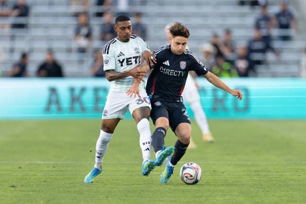 SAN DIEGO, CA - MAY 13: Austin FC midfielder Joseph Rosales (30) and San Diego FC defender Luca Bombino (27) compete for the ball during a MLS, Fussball Herren, USA match between Austin FC and San Diego FC on May 13, 2026 at Snapdragon Stadium in San Diego, CA. (Photo by Karl Anderson Icon Sportswire) SOCCER: MAY 13 MLS San Diego FC vs Austin FC EDITORIAL USE ONLY Icon272260513001