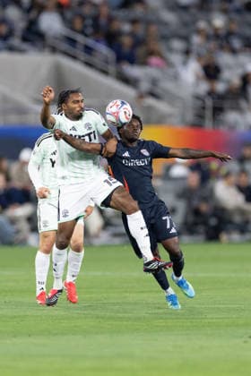 SAN DIEGO, CA - MAY 13: Austin FC defender Jon Bell (15) and San Diego FC forward Alex Mighten (77) compete for the ball during a MLS, Fussball Herren, USA match between Austin FC and San Diego FC on May 13, 2026 at Snapdragon Stadium in San Diego, CA. (Photo by Karl Anderson Icon Sportswire) SOCCER: MAY 13 MLS San Diego FC vs Austin FC EDITORIAL USE ONLY Icon272260513007