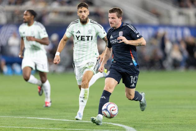 SAN DIEGO, CA - MAY 13: San Diego FC midfielder Anders Dreyer (10) controls the ball during a MLS, Fussball Herren, USA match between Austin FC and San Diego FC on May 13, 2026 at Snapdragon Stadium in San Diego, CA. (Photo by Karl Anderson Icon Sportswire) SOCCER: MAY 13 MLS San Diego FC vs Austin FC EDITORIAL USE ONLY Icon272260513008