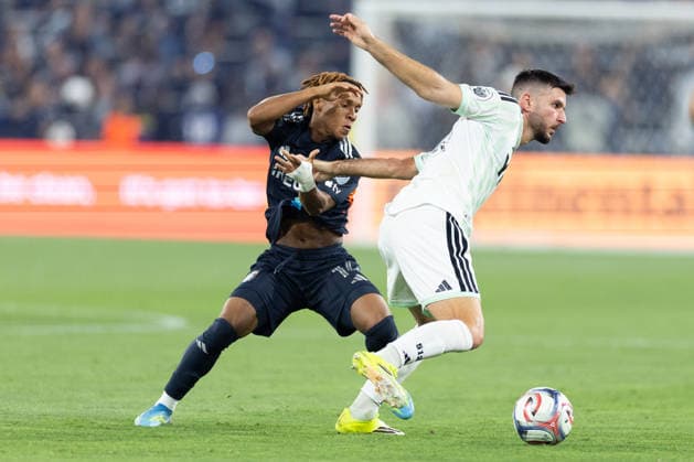 SAN DIEGO, CA - MAY 13: San Diego FC forward Bryan ZamblÃ (14) and Austin FC midfielder Besard Sabovic (14) compete for the ball during a MLS, Fussball Herren, USA match between Austin FC and San Diego FC on May 13, 2026 at Snapdragon Stadium in San Diego, CA. (Photo by Karl Anderson Icon Sportswire) SOCCER: MAY 13 MLS San Diego FC vs Austin FC EDITORIAL USE ONLY Icon272260513011
