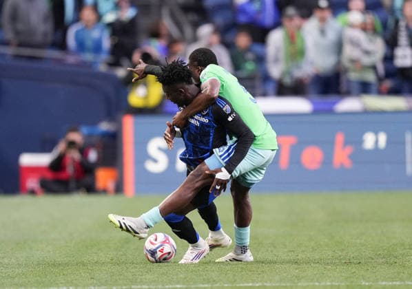 SEATTLE, WA - May 13, 2026: Sounders defender Nouhou 5 fouls San Jose forward Ousseni Bouda 7 during an MLS, Fussball Herren, USA match between the Seattle Sounders and the San Jose Earthquakes on May 13, 2026 at Lumen Field in Seattle, WA. (Photo by Jeff Halstead Icon Sportswire) . SOCCER: MAY 13 MLS Seattle Sounders FC vs San Jose Earthquakes EDITORIAL USE ONLY Icon260513017
