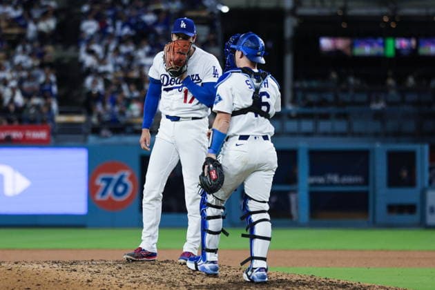 MLB, Baseball Herren, USA - Los Angeles Dodgers vs San Francisco Giants Dodgers pitcher Shohei Ohtani (L) and catch Will Smith (R) have a meeting on the mound in the sixth inning of an MLB game between the Los Angeles Dodgers and the San Francisco Giants at Uniqlo Field at Dodger Stadium in Los Angeles, California, USA, 13 May 2026. LOS ANGELES CALIFORNIA United States  Copyright: xCHRISxTORRESx
