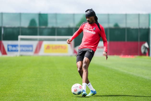Öffentliches Training, SC Freiburg, 14.05.2026 Jordy Makengo (SC Freiburg, 33) Öffentliches Training, SC Freiburg, 14.05.2026 Copyright: xBEAUTIFULxSPORTS Boscox