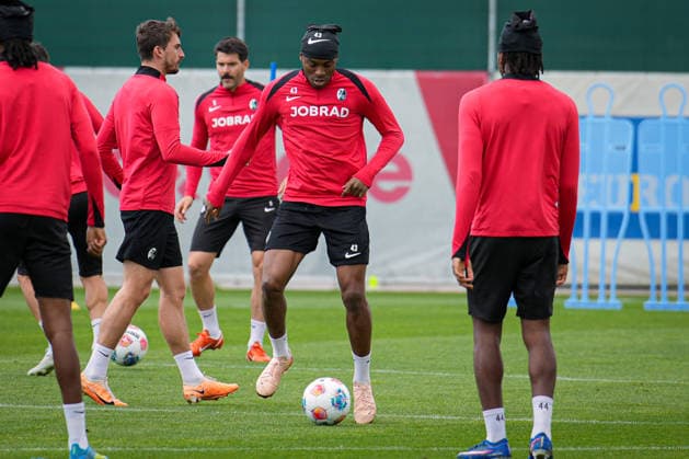 Fussball, Bundesliga, Herren, Training SC Freiburg - Europa-Park-Stadion, Europa Park Stadion,: Bruno Ogbus (SC Freiburg, 43) Freiburg Europa Park Stadion Baden-Württemberg Deutschland Copyright: xFINLEYxMÖRCHx