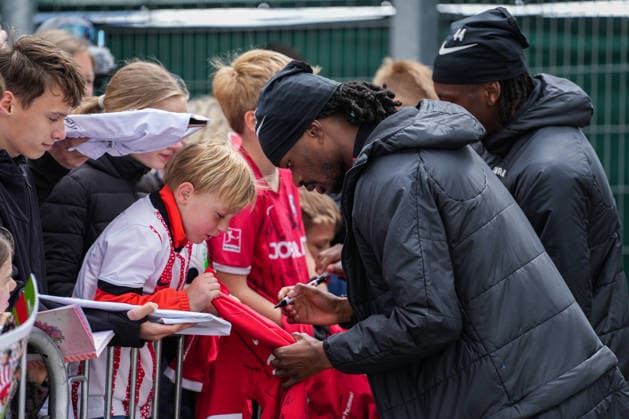 Öffentliches Training, SC Freiburg, 14.05.2026 Jordy Makengo (SC Freiburg, 33) Öffentliches Training, SC Freiburg, 14.05.2026 Copyright: xBEAUTIFULxSPORTS Boscox