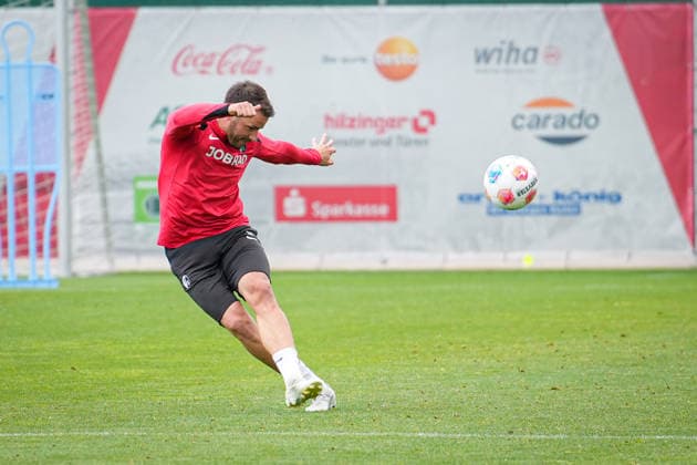 Fussball, Bundesliga, Herren, Training SC Freiburg - Europa-Park-Stadion, Europa Park Stadion,: Christian Guenter (SC Freiburg, 30) Freiburg Europa Park Stadion Baden-Württemberg Deutschland Copyright: xFINLEYxMÖRCHx
