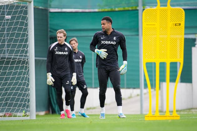 Fussball, Bundesliga, Herren, Training SC Freiburg - Europa-Park-Stadion, Europa Park Stadion,: Noah Atubolu (SC Freiburg, 1) Freiburg Europa Park Stadion Baden-Württemberg Deutschland Copyright: xFINLEYxMÖRCHx