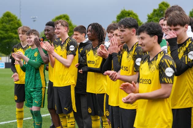 Donnerstag, 14.05.2026 Saison 2025 2026 Finale U17, U 17 Westfalenpokal im BVB Fußballpark Hohenbuschei, Dortmund, Germany. BV Borussia Dortmund U17 - VfL Bochum U17. Die Mannschaft der BVB U17 bei der Siegerehrung.