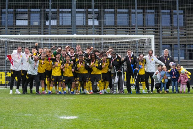 Donnerstag, 14.05.2026 Saison 2025 2026 Finale U17, U 17 Westfalenpokal im BVB Fußballpark Hohenbuschei, Dortmund, Germany. BV Borussia Dortmund U17 - VfL Bochum U17. Siegerfoto der BVB U17 nach dem Gewinn des Westfalenpokals.
