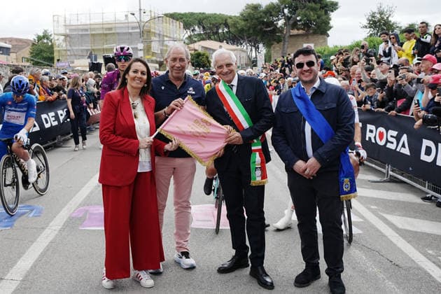 Start of the race during Stage 6 of the Giro d™Italia, from Paestum to Naples, Italy, Thursday, May 14, 2026.  Copyright: xGianxMattiaxD Albertox xLaPressex