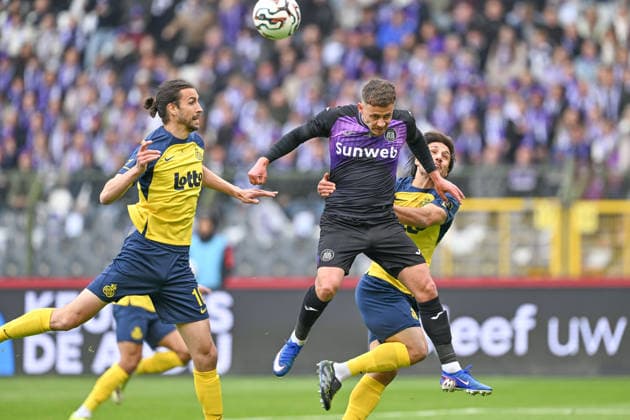 260514 Cupfinal Royale Union Saint-Gilloise vs RSC Anderlecht Christian Burgess (16) of Union and Kevin Mac Allister (5) of Union fighting for the ball with Thorgan Hazard (11) of Anderlecht during the Croky Cup final 2026 between Royale Union Saint-Gilloise and RSC Anderlecht on May 14 , 2026 in Brussels, Belgium. (Photo by David Catry Isosport) Brussels Belgium  Copyright: xDavidxCatryx 20260514DC2_5709