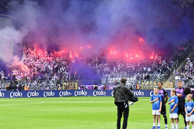 260514 Cupfinal Royale Union Saint-Gilloise vs RSC Anderlecht fans and supporters of Anderlecht using pyrotechnical flares and fireworks during the Croky Cup final 2026 between Royale Union Saint-Gilloise and RSC Anderlecht on May 14 , 2026 in Brussels, Belgium. (Photo by David Catry Isosport) Brussels Belgium  Copyright: xDavidxCatryx 20260514DC2_5855