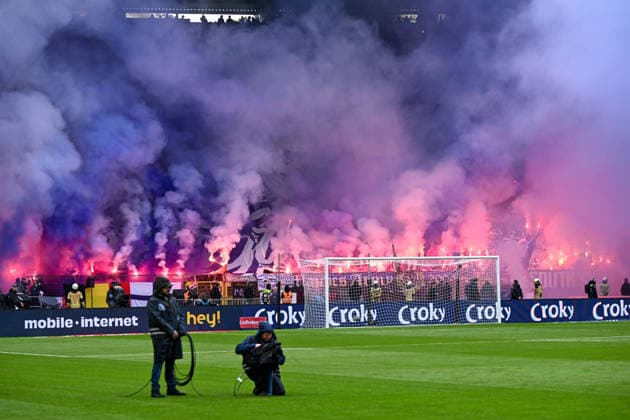260514 Cupfinal Royale Union Saint-Gilloise vs RSC Anderlecht fans and supporters of Anderlecht using pyrotechnical flares and fireworks during the Croky Cup final 2026 between Royale Union Saint-Gilloise and RSC Anderlecht on May 14 , 2026 in Brussels, Belgium. (Photo by David Catry Isosport) Brussels Belgium  Copyright: xDavidxCatryx 20260514DC2_5863
