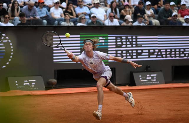 May 14, 2026, Roma: Andrey Rublev of Russia in action during his men s singles match against Jannik Sinner of Italy (not pictured) at the Italian Open tennis tournament in Rome, Italy, 14 May 2026. ANSA ALESSANDRO DI MEO Italian Open Tennis Tournament  - ZUMAa110 20260514_zaf_a110_046 Copyright: xAlessandroxDixMeox