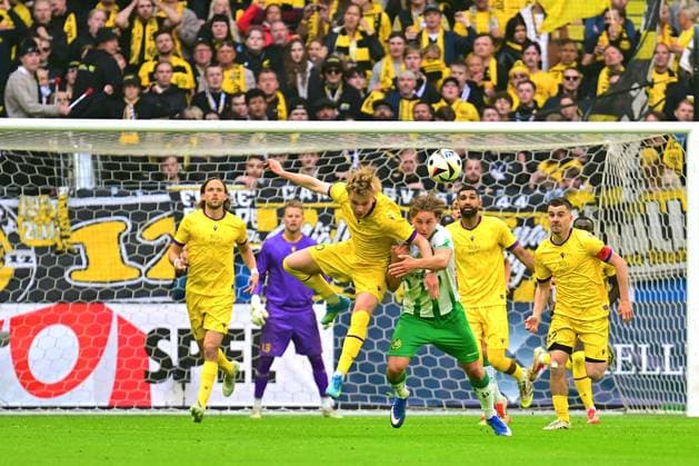 Strawberry Arena SOLNA, SWEDEN - MAY 14: Hampus Skoglund of Hammarby IF and Jeppe Kjar of Mjallby AIF in a battle for the ball during the Swedish Cup final between Mjallby AIF and Hammarby IF at Strawberry Arena on May 14, 2026 in Solna, Sweden. (Peter Sonander SPP) Copyright: xPeterxSonander SPPx Sportspressphoto_SPR146159