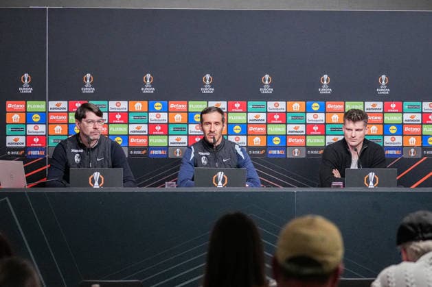 Pressekonferenz SC Freiburg, 14.05.2026 Sascha Glunk (SC Freiburg, Leitung Kommunikation , Julian Schuster (SC Freiburg, Trainer) und Lukas Kübler (SC Freiburg, 17) Pressekonferenz SC Freiburg, 14.05.2026 Copyright: xBEAUTIFULxSPORTS Boscox