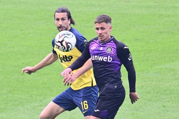 Royale Union Saint-Gilloise v RSC Anderlecht - Belgian Croky Cup Final BRUSSELS, BELGIUM - MAY 02 : Hazard Thorgan midfielder of RSC Anderlecht and Burgess Christian defender of Royale Union Saint-Gilloise battle for the ball during the Belgian Croky Cup final match between Royale Union Saint-Gilloise and RSC Anderlecht on May 2, 2026 in Brussels, Belgium, 02 05 2026 Brussels Belgium  Copyright: xPeterxDexVoechtx