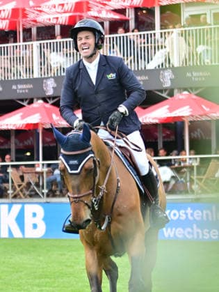 GER; Al Shira aa Deutsches Spring- & Dressur Derby Hamburg 14.05.2026, GER; Al Shira aa Deutsches Spring- & Dressur Derby Hamburg, Preis der Deutschen Vermögensberatung AG - Championat von Hamburg, Al Shira aa CSI5* Tour im Bild Sieger Cian OÂ Connor (IRL) auf Genghis Khan jubelt