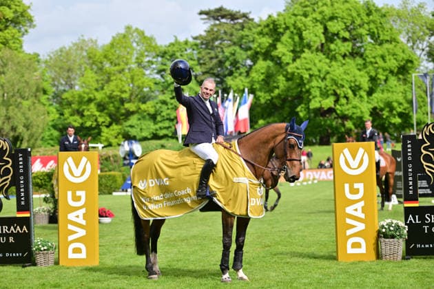 GER; Al Shira aa Deutsches Spring- & Dressur Derby Hamburg 14.05.2026, GER; Al Shira aa Deutsches Spring- & Dressur Derby Hamburg, Preis der Deutschen Vermögensberatung AG - Championat von Hamburg, Al Shira aa CSI5* Tour im Bild Sieger Cian OÂ Connor (IRL) auf Genghis Khan jubelt bei der Siegerehrung