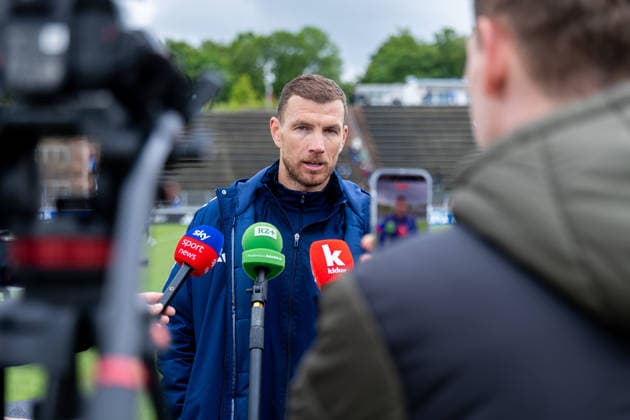 14.05.2026, Fussball, Training des FC Schalke 04. Medienrunde mit Edin Dzeko (FC Schalke 04). Gelsenkirchen Trainingsgelände FC Schalke 04 NRW Deutschland xRHR-FOTO YYx Copyright: RHR-FOTOx RHR-FOTO YY