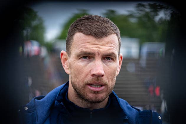 14.05.2026, Fussball, Training des FC Schalke 04. Medienrunde mit Edin Dzeko (FC Schalke 04). Gelsenkirchen Trainingsgelände FC Schalke 04 NRW Deutschland xRHR-FOTO YYx Copyright: RHR-FOTOx RHR-FOTO YY